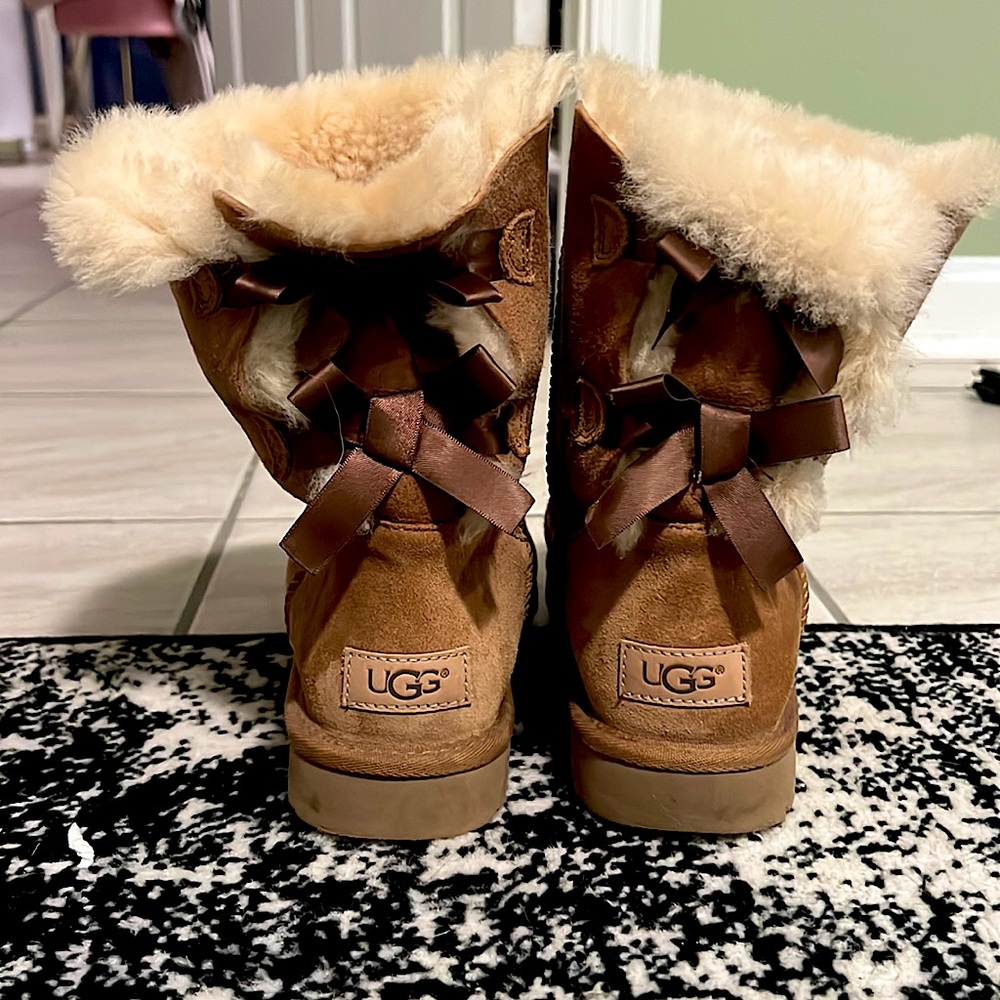 Brown and Crema Fur UGG Boots w/ Bows Size 8.